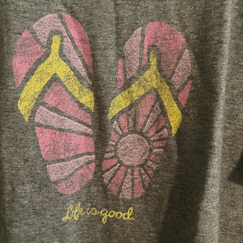 Life Is Good SS Tee Classic Fit Tee FLIP FLOPS Large Heather Gray NWT - Picture 3 of 6